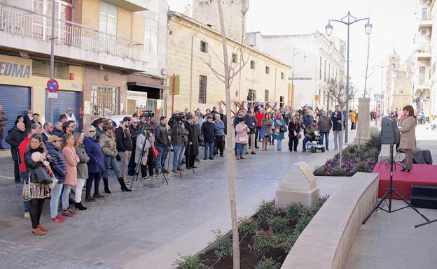 La calle Corredera de San Fernando ya cuenta con un 'Rincón de los cronistas'