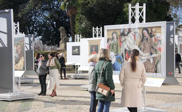La exposición 'El Prado en las calles' en la plaza Vázquez de Molina.