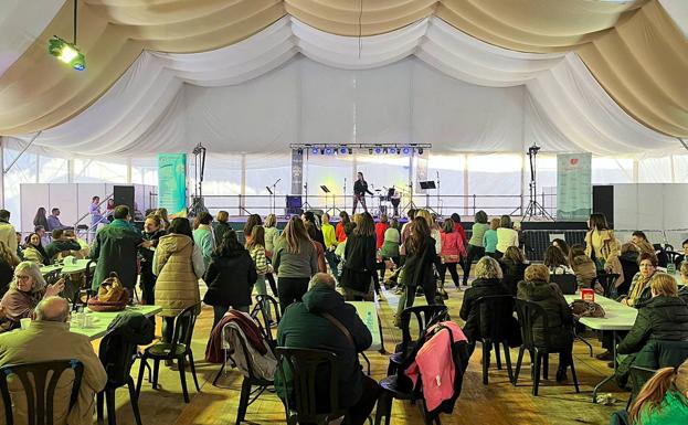 Buen ambiente en la gala benéfica y convivencia en favor de ALES