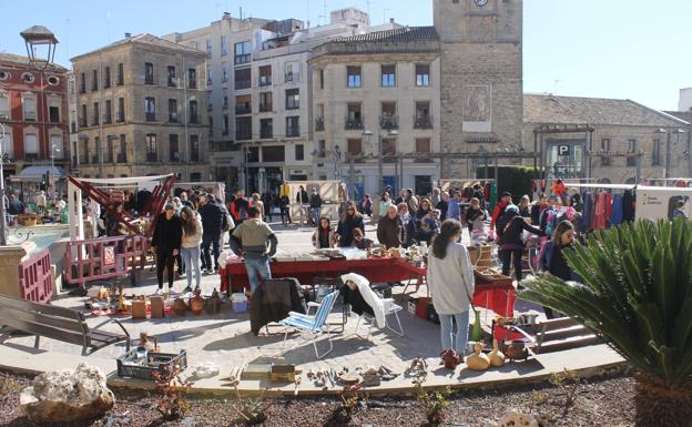 Buena acogida de la tercera edición del Mercadillo de Segunda Mano