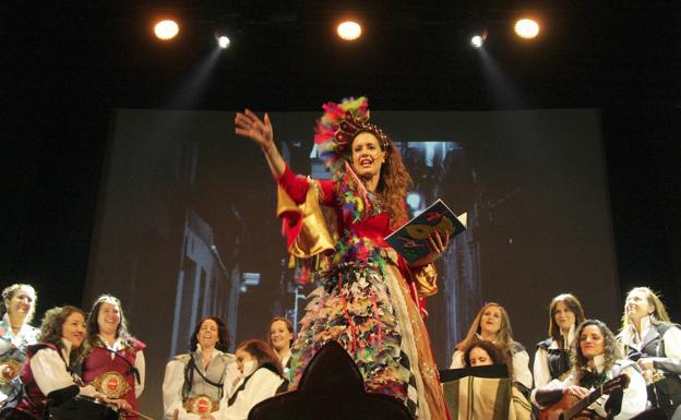 Un pregón de Carnaval alegre y emocionante, a imagen y semejanza de Almudena Medina