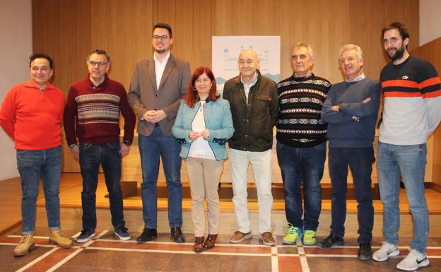 La Asociación de Artesanos prepara material de promoción de los oficios que atesora