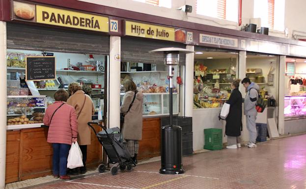 Mayor confortabilidad y acciones de dinamización para incrementar la clientela del Mercado de Abastos