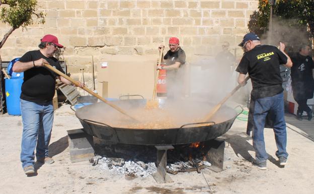 Las Cofradías de la Humildad y de la Soledad organizan una paella solidaria