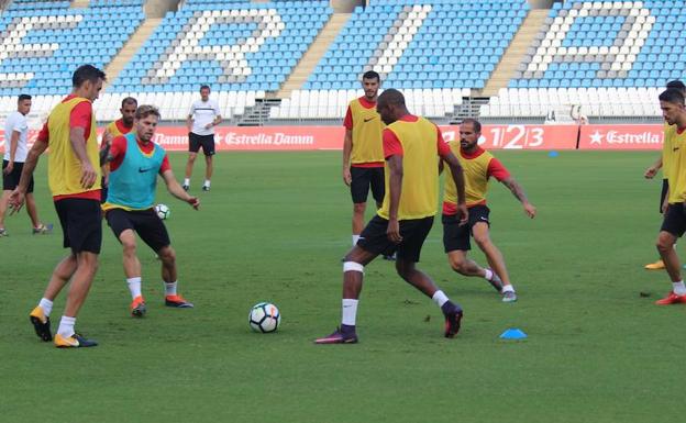 La UD Almería prepara el partido frente al Valladolid con lo puesto