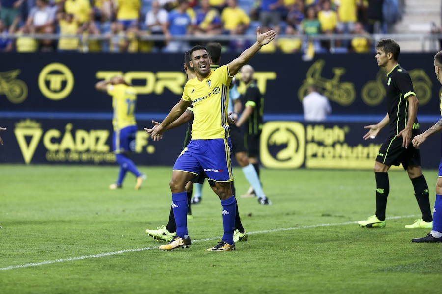 El Cádiz visita Almería con una nueva apuesta para volver a soñar