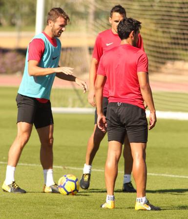 El Almería viaja a Albacete con lo puesto para el centro del campo