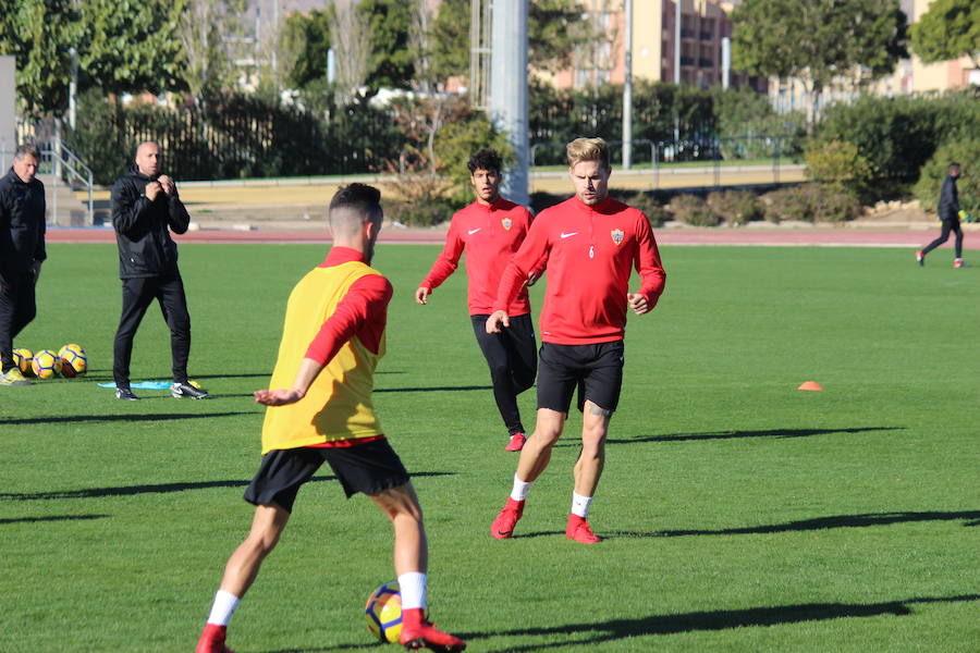 El Almería empieza a preparar el partido de Los Cármenes