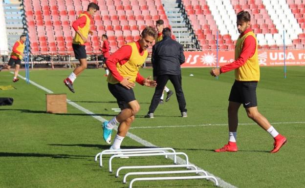 Lucas Alcaraz completa la lista con tres del filial