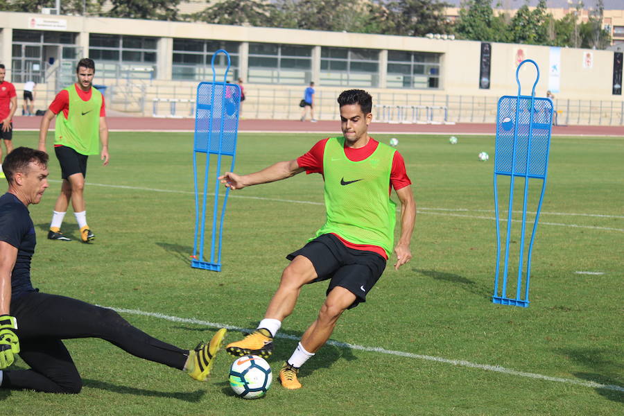 Lucas Alcaraz concentra a 20 jugadores para el Almería-Nàstic