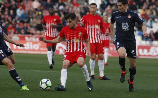 El Almería ata tres puntazos ante la Cultural