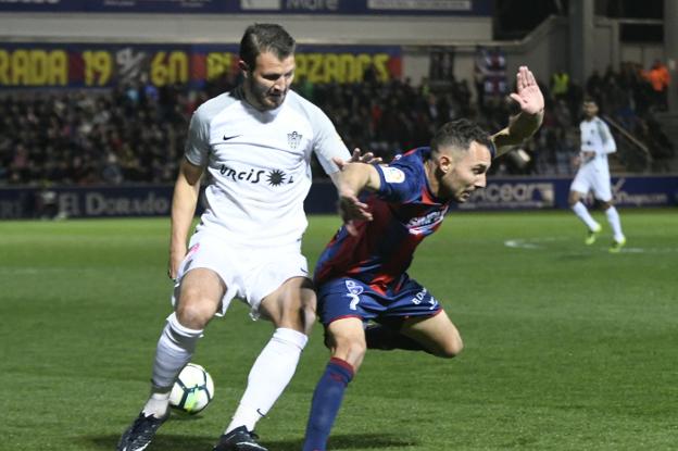 La UD Almería fue más 'vivo' que la SD Huesca en opinión de la prensa