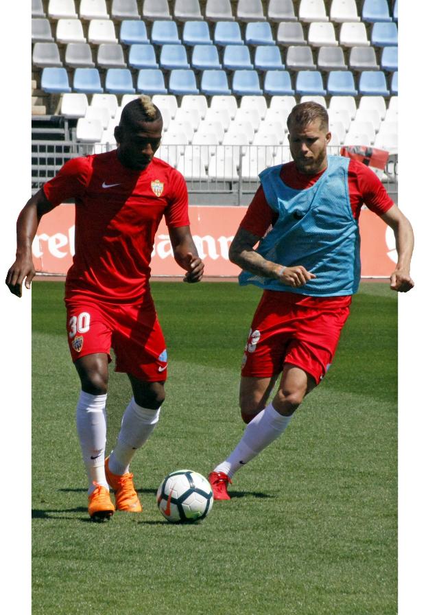 Pierde el Almería en Zaragoza y sigue complicándose la vida