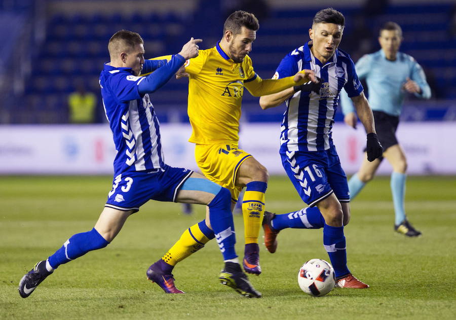 El Almería cierra la incorporación del exalcorconero Álvaro Giménez