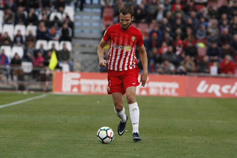 Marco Motta dice 'adiós' al Almería