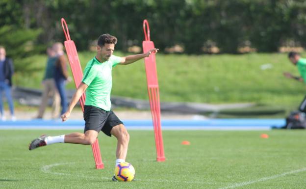 El Almería viaja con 19 a Oviedo y la baja de Andoni López por lesión