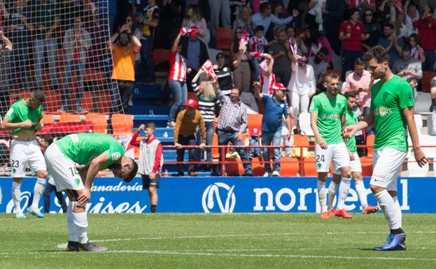 El Almería, con más que ganar, pierde; el Lugo, con más que perder, gana