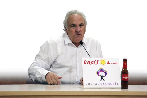 Alfonso García: «No he negociado nada del entrenador porque quería que se quedara él»