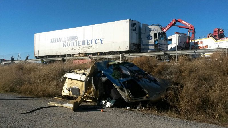 Dos camiones chocan en Purullena
