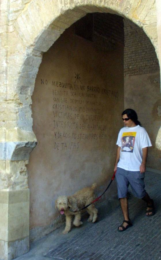 Nuevos grafitis en el Arco de las Pesas y Plaza Larga