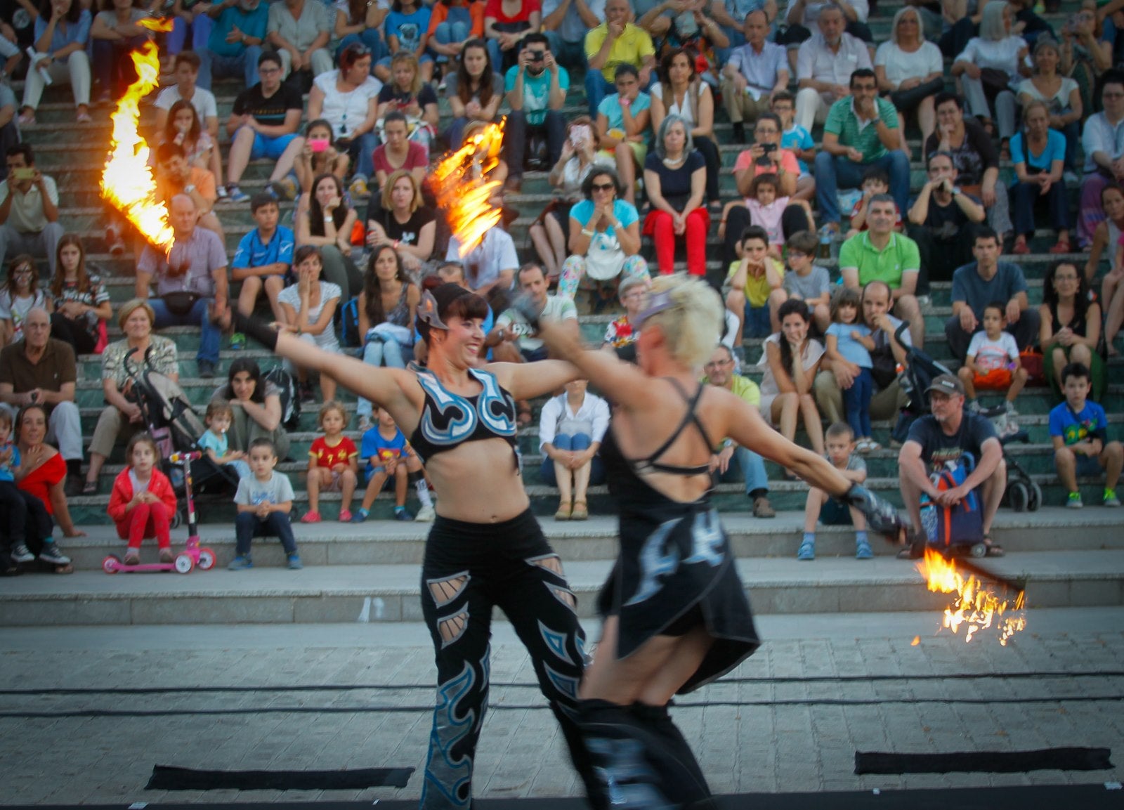 Espectáculo de fuego en el Festival de Extensión