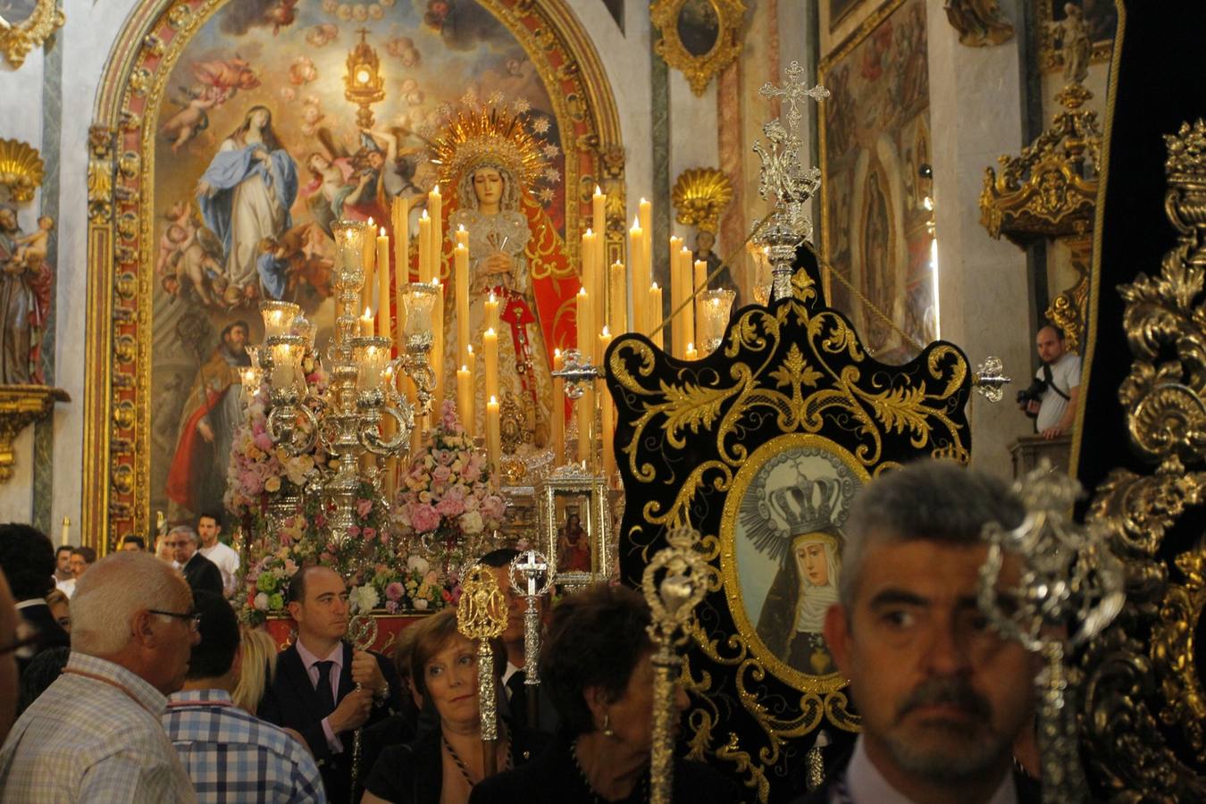 La Virgen del Rosario vuelve a 'su' Carrera del Darro