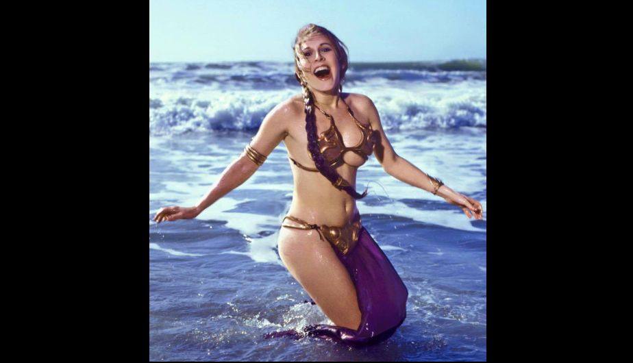 Sesión de fotos de 1983 recuperada por 'Rolling Stone', en la que aparece Carrie Fisher como Leia en la playa