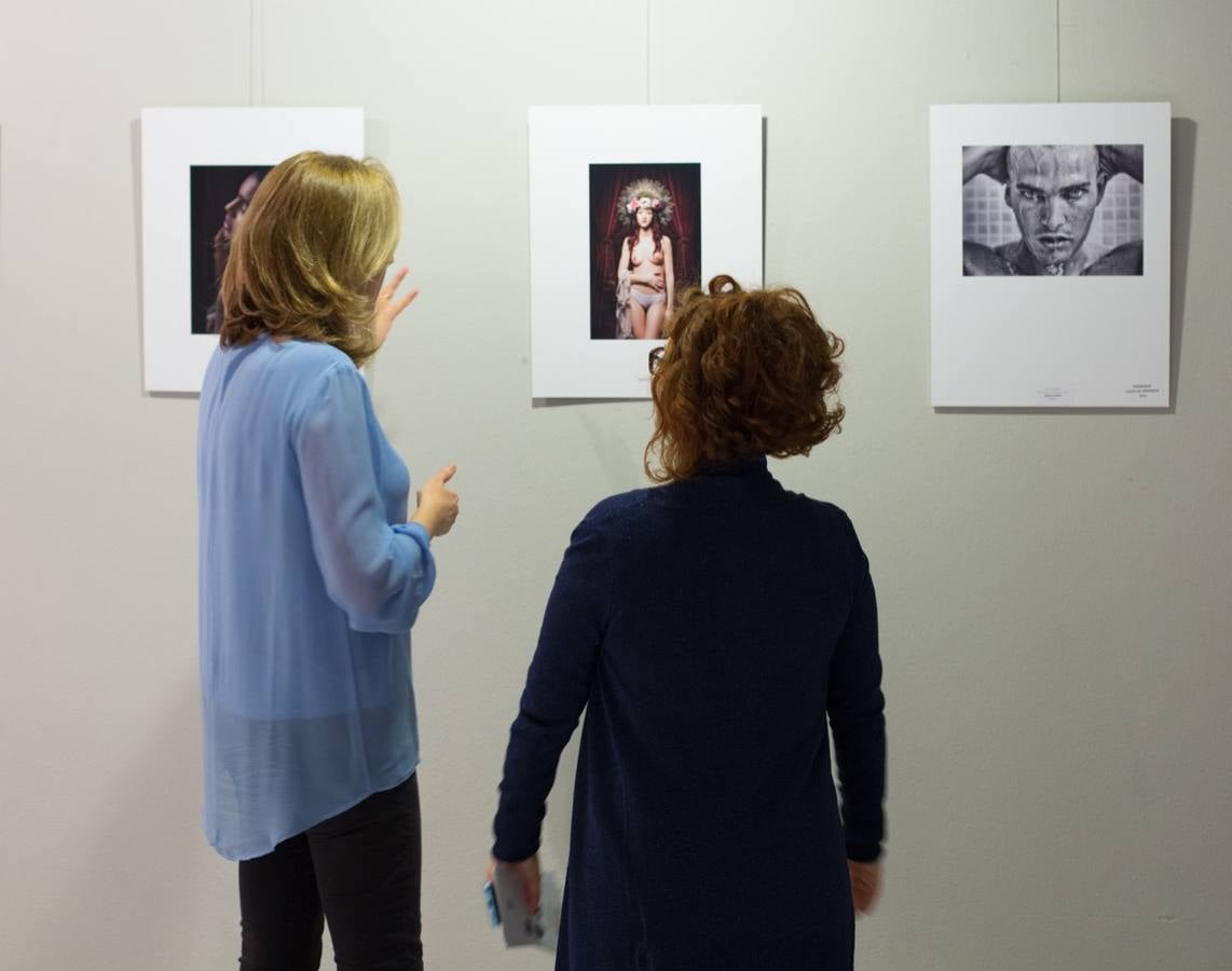 Caja Rural expone las fotografías que 'iluminan' Granada