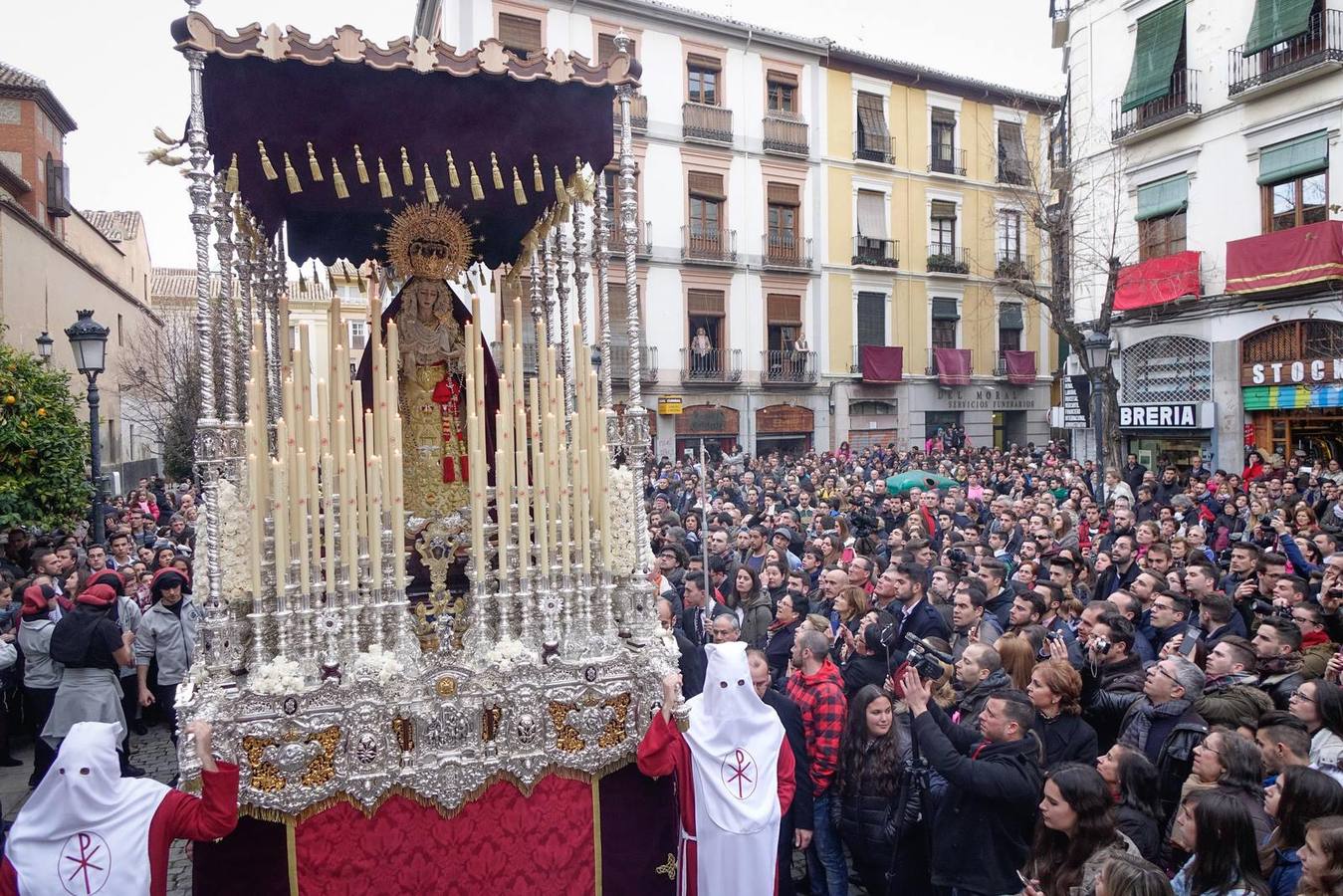 Estudiantes, al completo