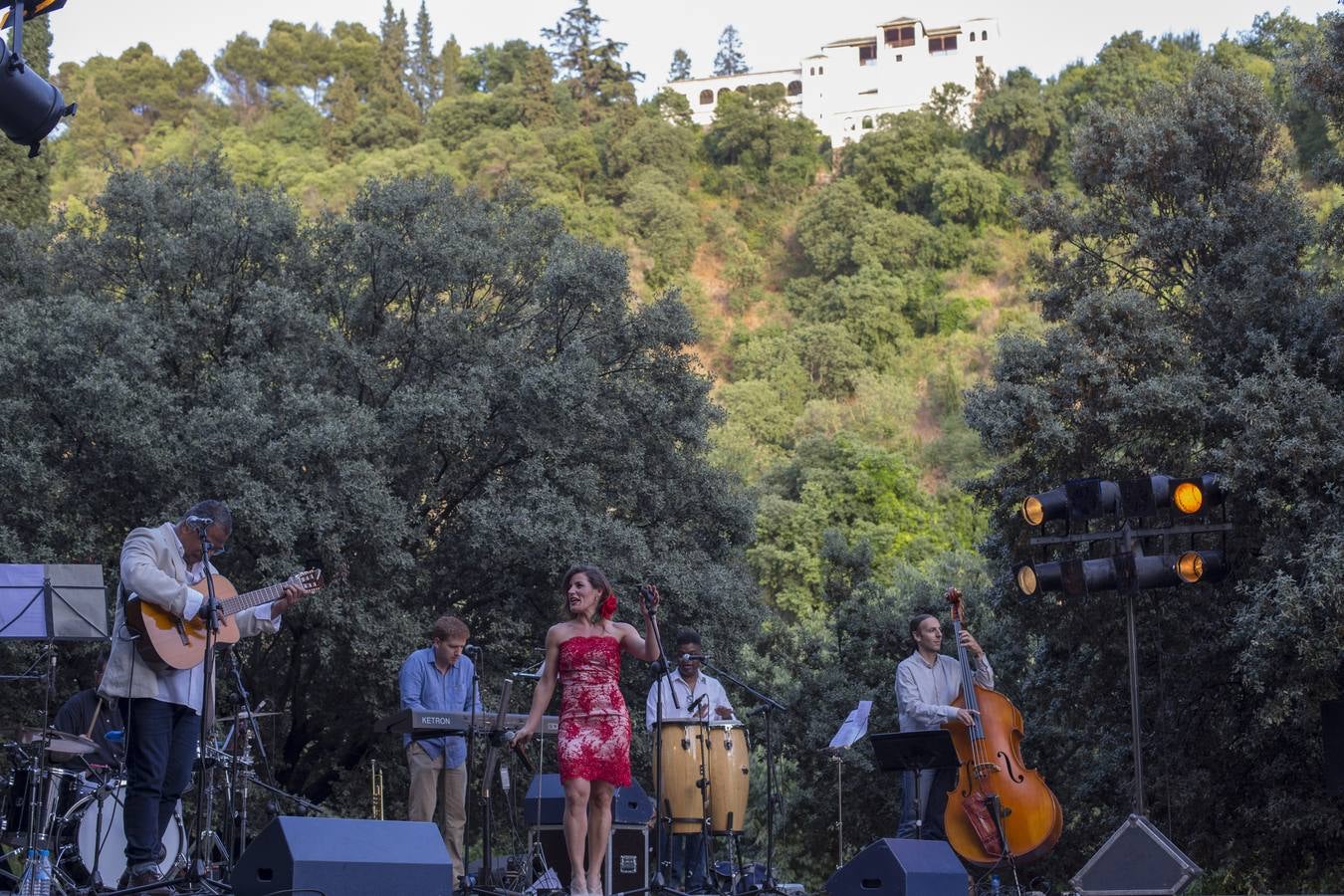 Dansur, canciones de ambos lados del Atlántico