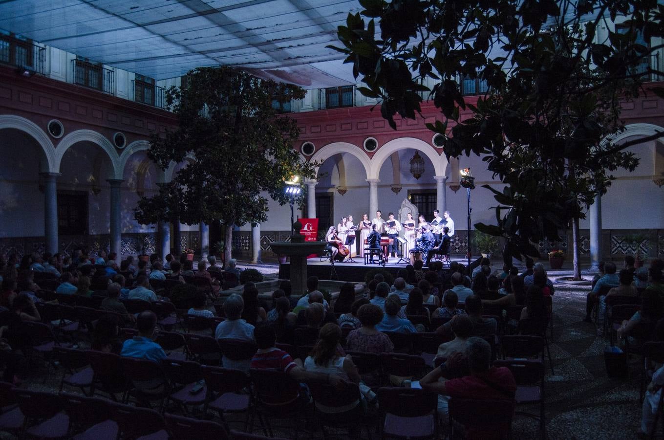 Sonidos de capilla y corte en el Patio Consistorial