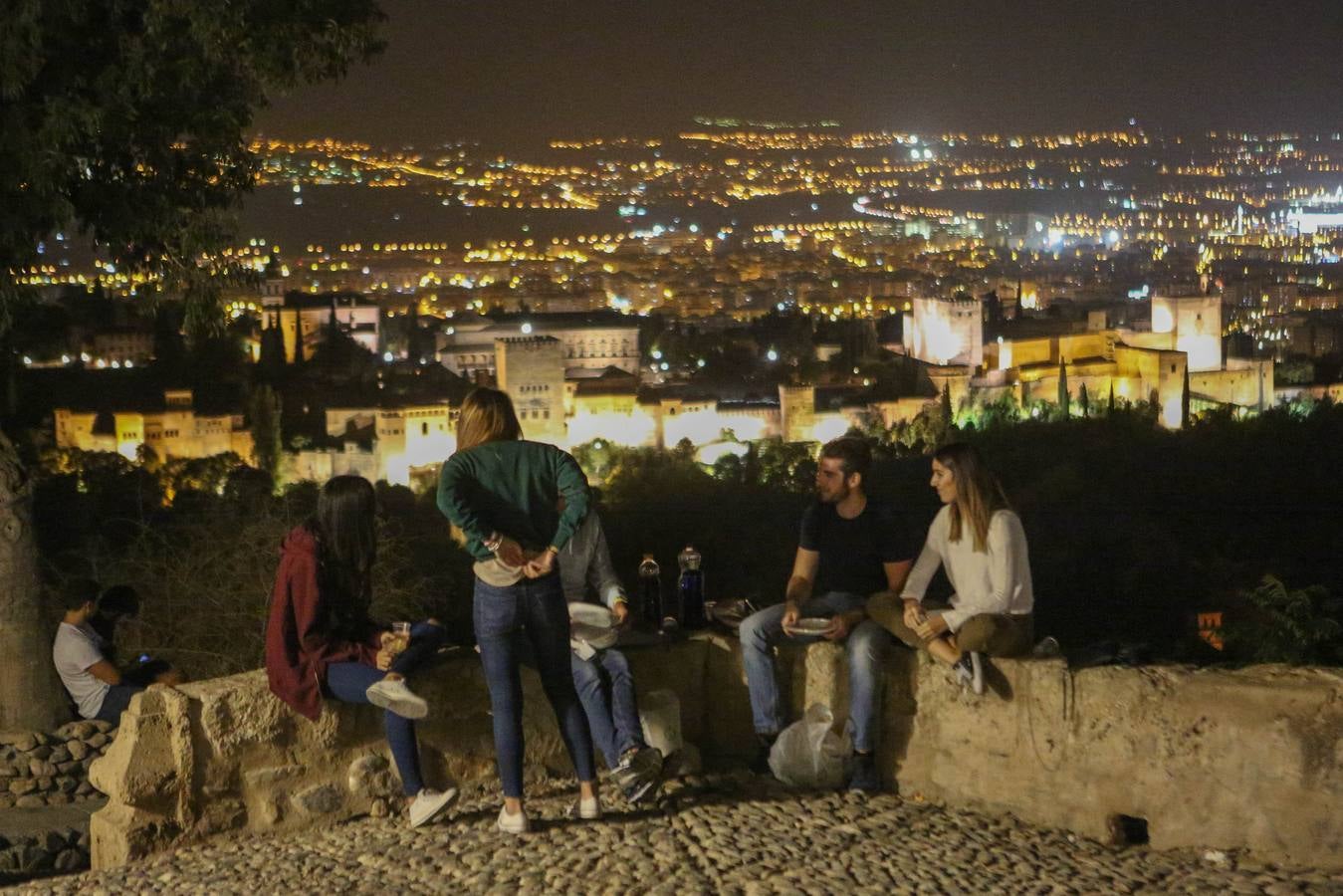 El 'microbotellón' se dispersa por Granada