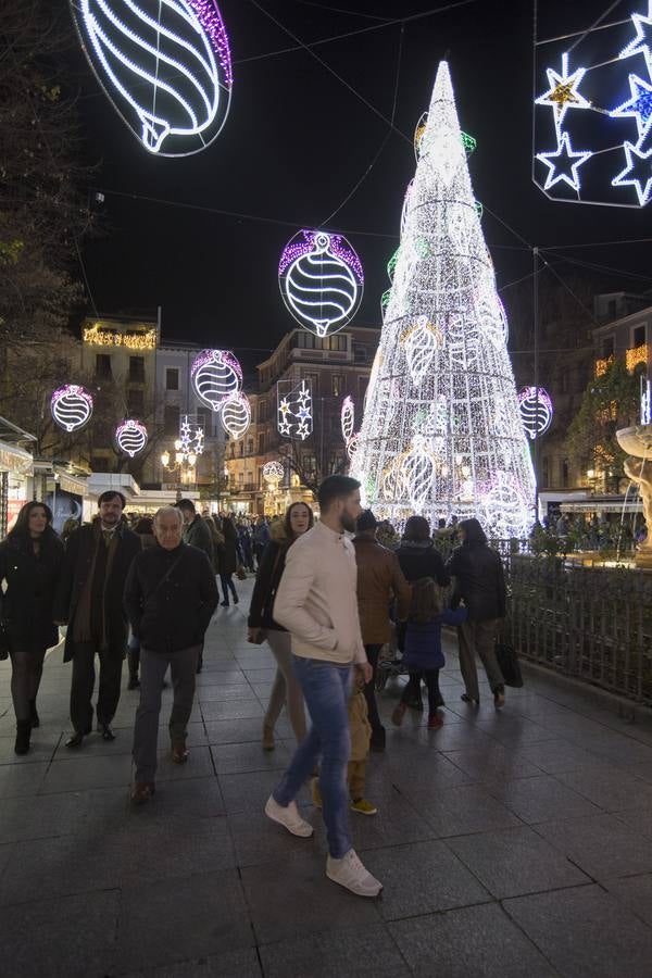 1,5 millones de 'leds' iluminan la Navidad de Granada