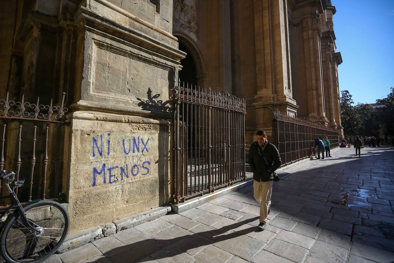 Ni una más 'Ni unx menos'