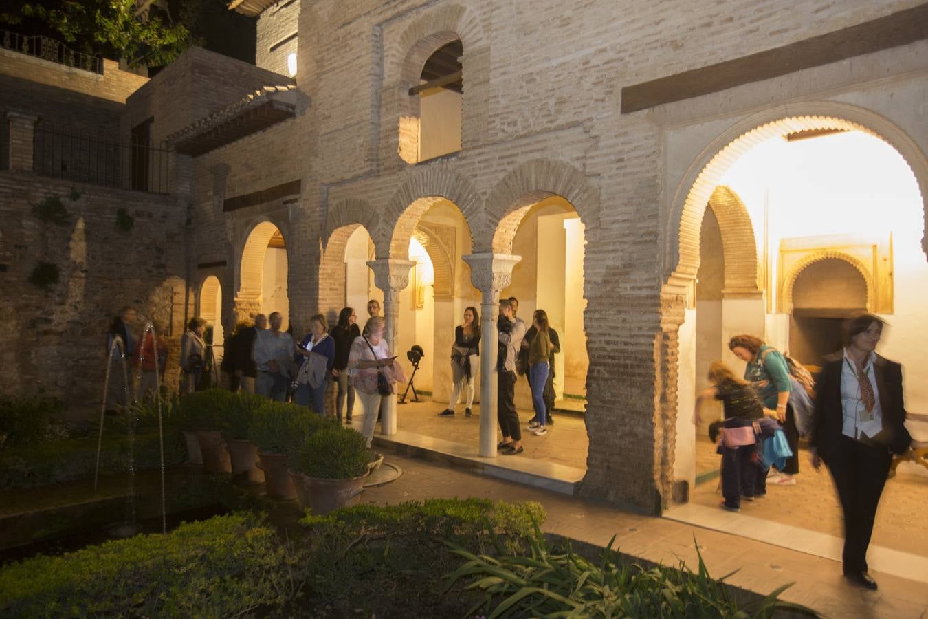 Las colas adornan el Día de los Monumentos