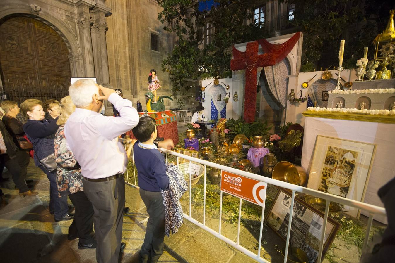 Tercer premio de calles y plazas para la Hermandad del Rosario (plaza Alonso Cano)
