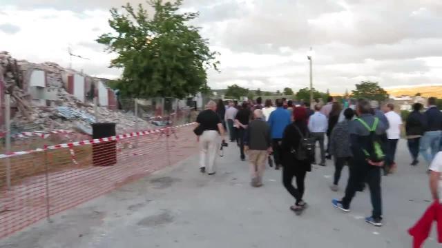Casi 200 personas piden explicaciones por el derribo de la Estación de Loja