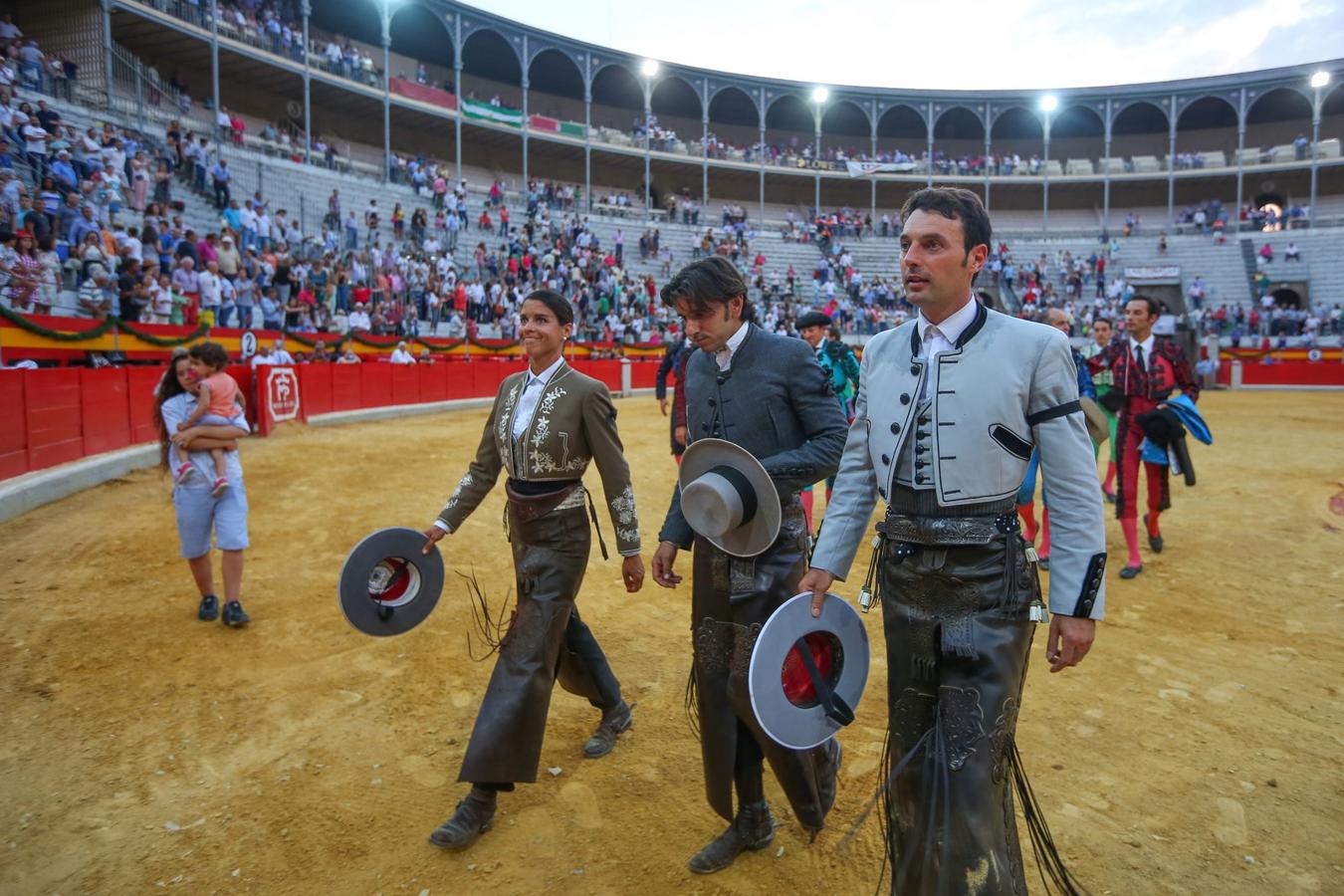 A pie por la Puerta Granda