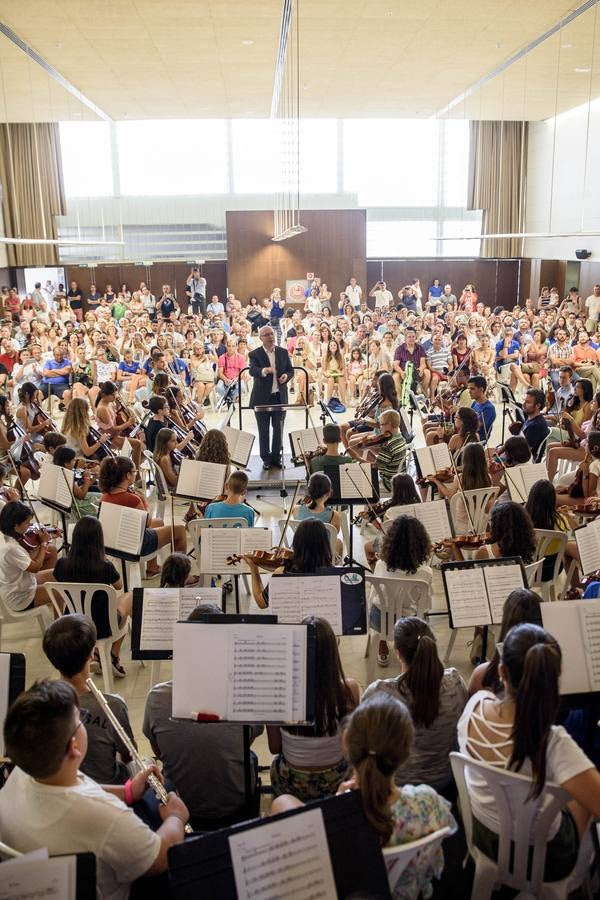 Medio millar de personas en torno a la música con la OCAL