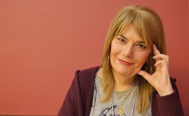 Cambiar de hombre a mujer fue como «saltar en paracaídas de un avión en llamas»