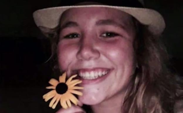 Condenan a un conductor a llevar la foto de la chica que murió en el accidente que él provocó