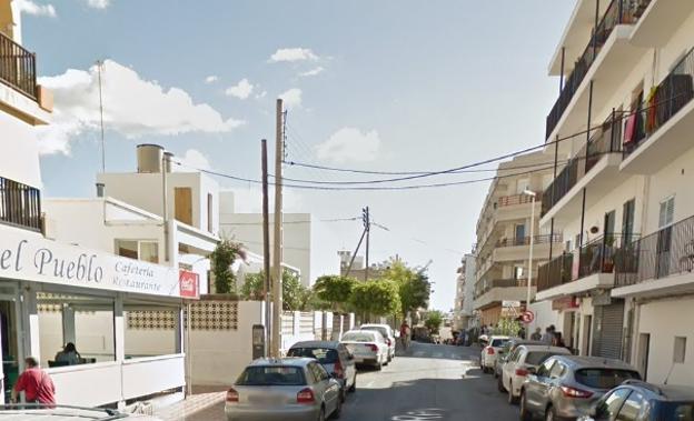 Conmoción por la muerte en plena calle de Ibiza de un turista de 19 años