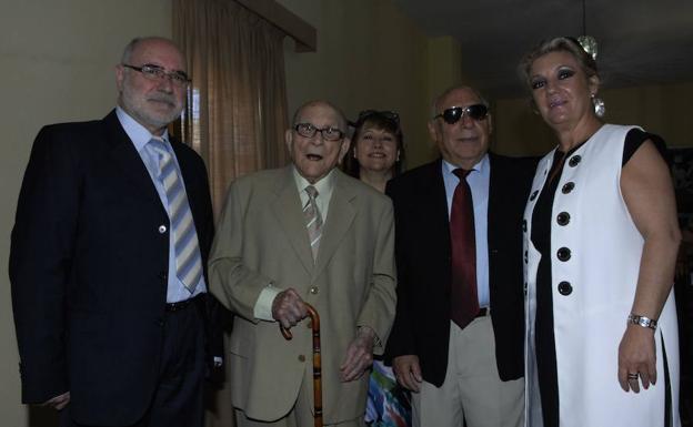 Los agentes del Puesto de la Guardia Civil de Cádiar, condecorados con la Medalla al Merito Civil