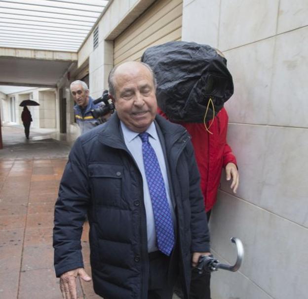 La fiscal no ve fundamento en que el exalcalde pida que cambien a los policías que lo investigan en 'la Nazarí'