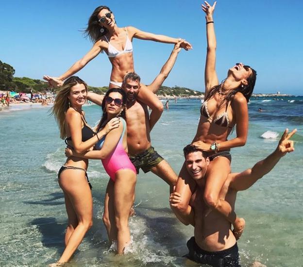 Alessandra Ambrosio luce cuerpazo en Ibiza