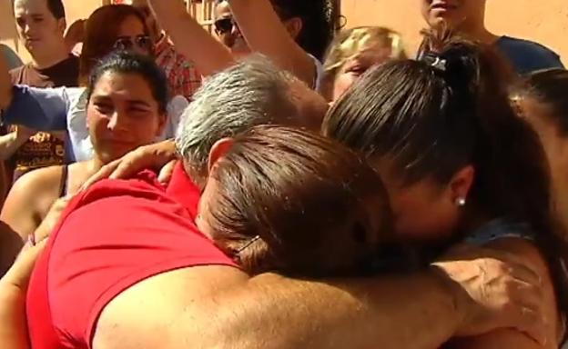 Paralizan el desahucio de los abuelos, su hija y su nieta en Deifontes para renegociar