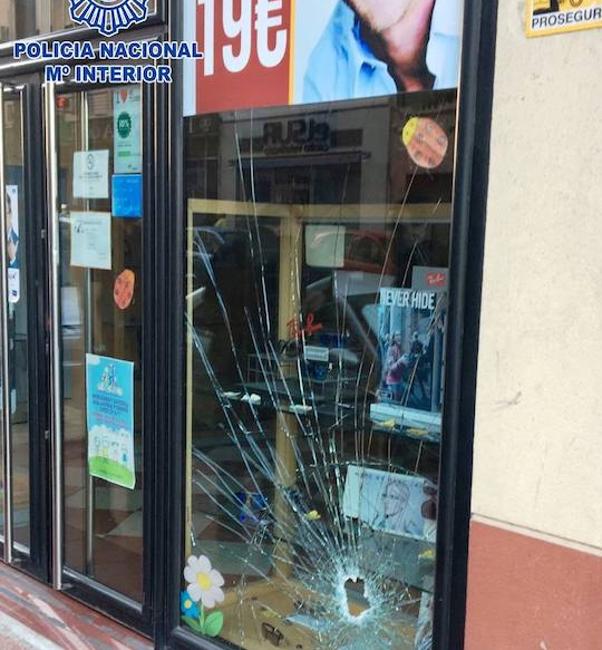 'Cazan' a tres individuos tras asaltar varios comercios de la capital