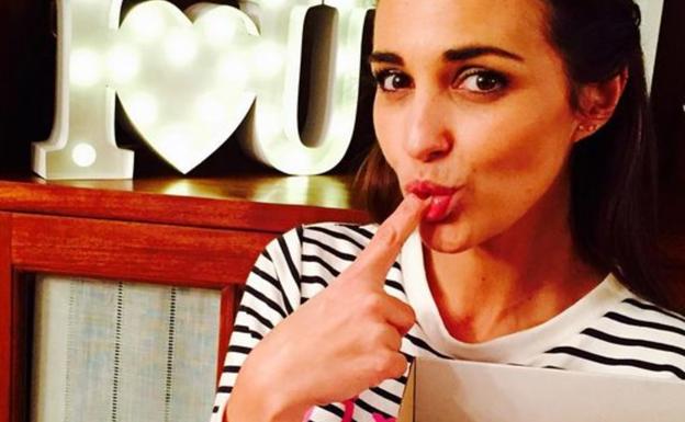 Paula Echevarría olvida sus penas deslumbrando en bikini