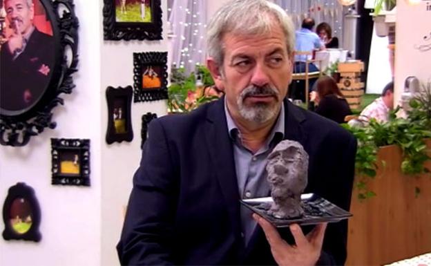 Carlos Sobera desvela en First Dates el secreto de su nariz torcida