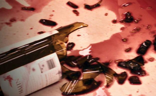 Tres años de cárcel por partirle una botella de vino en la cabeza a su hermano
